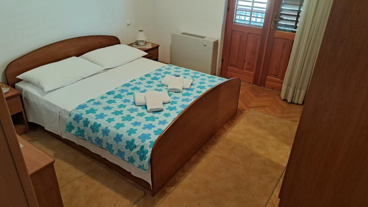 Apartment With Splendid Sea View Trogir Exterior photo