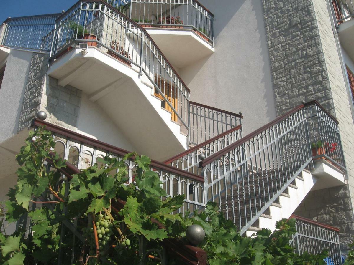 Apartment With Splendid Sea View Trogir Exterior photo