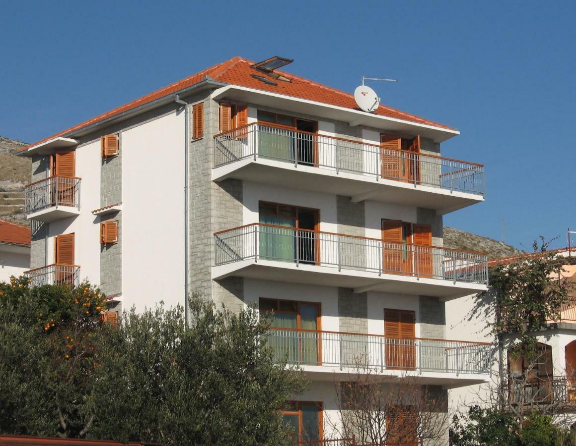 Apartment With Splendid Sea View Trogir Exterior photo