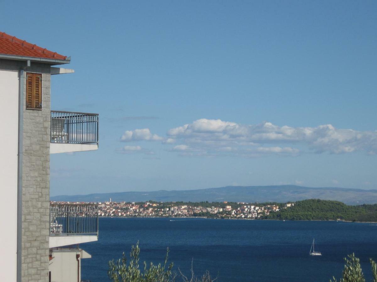 Apartment With Splendid Sea View Trogir Exterior photo