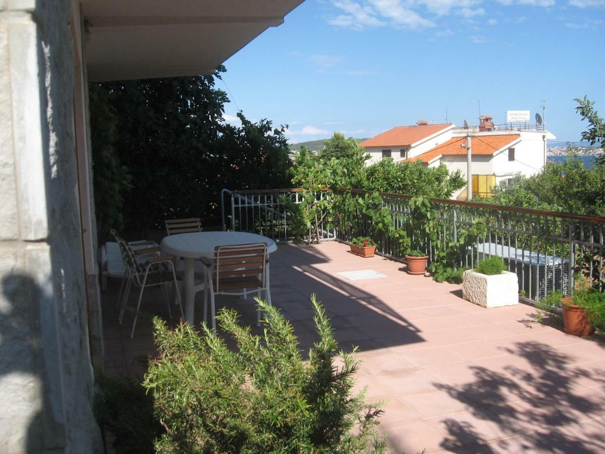 Apartment With Splendid Sea View Trogir Exterior photo